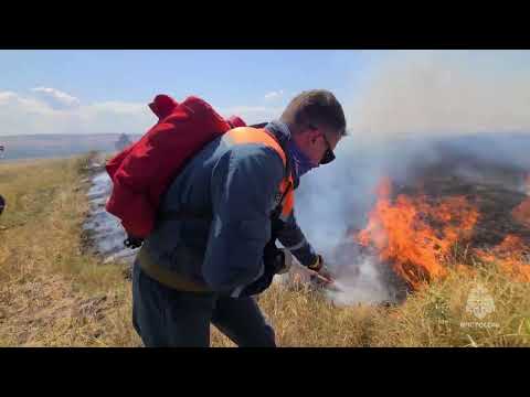 Видео: Ликвидация ландшафтных пожаров вблизи с. Трёхпрудное и с. Константиновка Симферопольского района
