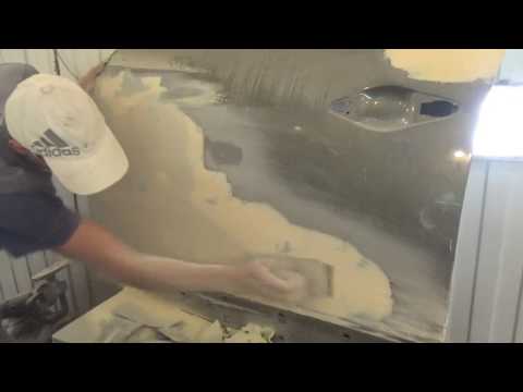 Видео: Как выровнять шпатлёвку на двери.