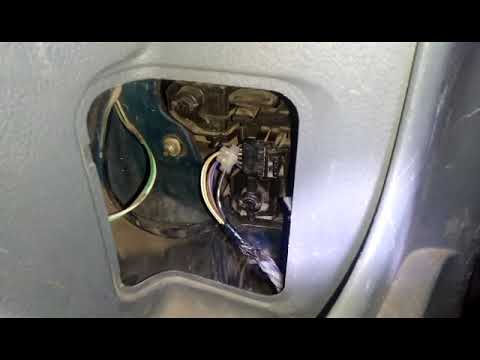 Видео: при нажатии тормоза загорается поворот