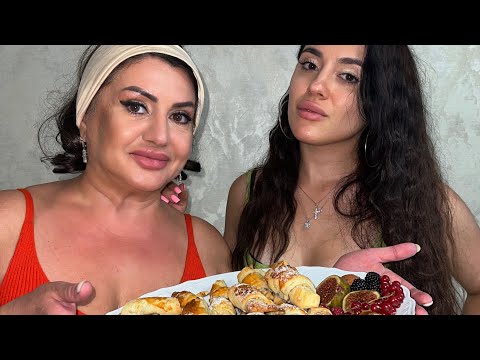 Видео: Быстрые рецепты! Готовим с невестой ореховые трубочки и запекаем курочку!