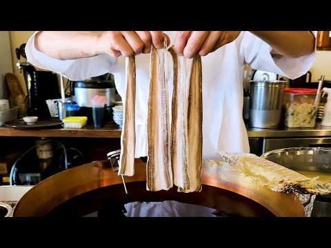 Видео: Лучшая хрустящая жареная еда, миска с рисом темпура, сухожилия, жареная свинина, гобаороу