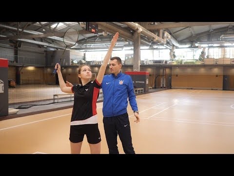 Видео: Высокодалекий удар и бэкхенд. "Играй в бадминтон! Тренировки с Николаем Укком"