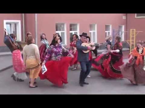 Видео: Поздравление родителей на выпускной в 11 классе