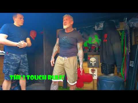 Видео: Использование ненасильственной позы