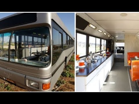 Видео: Израильтянки собственными силами превратили списанный автобус в элегантный дом на колесах