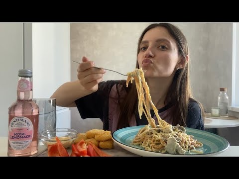 Видео: MUKBANG | Паста с курицей и грибами | Наггетсы | Овощи