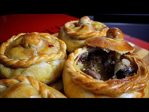 Видео: Как ЭТО Вкусно И Красиво !! Жаркое в съедобных горшочках.