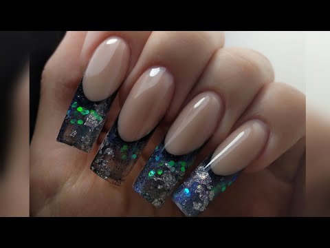Видео: Выкладной френч сама себе 😱 Наращивание арочных ногтей ❤️ Новогодний маникюр ❄️☃️🎄