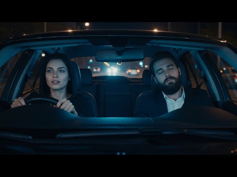 Видео: Самотна майка закара пияния мафиотски бос у дома — не очакваше, че ще се влюби в нея