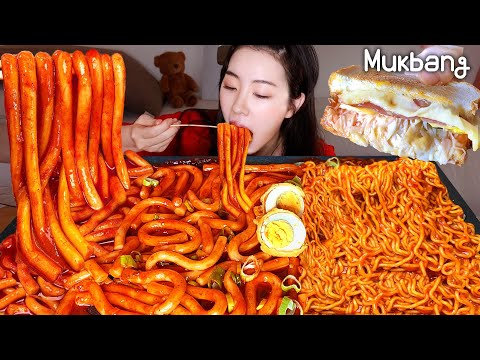 Видео: Я ел гигантский острый токбокки и Рамен поздно на рассвете 🔥▶REAL SOUNDㅣAMSR MUKBANGㅣEATING SHOW