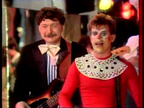Видео: Ансамбль «Весёлые ребята» "Бродячие артисты" 1985