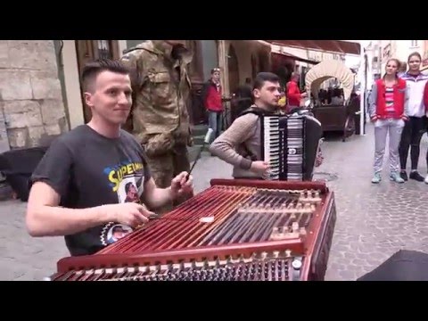 Видео: Львів. Чарівні цимбали на вулицях міста