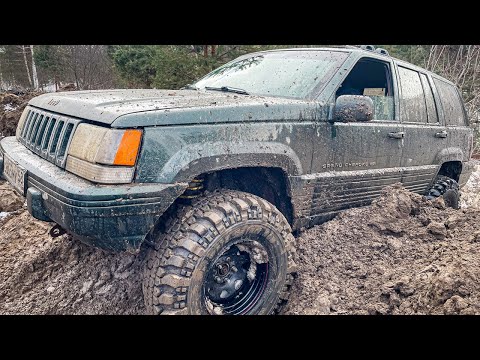 Видео: РАЗОРВАЛИ ЧИРКА НА ПЕРВОМ ВЫЕЗДЕ. JEEP GRAND CHEROKEE 5.2