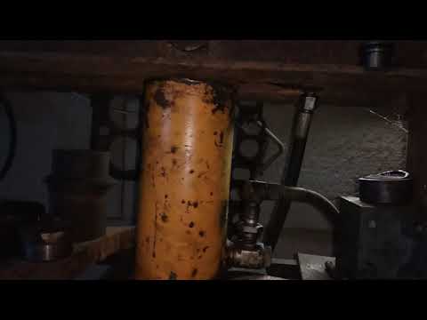 Видео: Самодельный прес из насоса для подъёма кабины