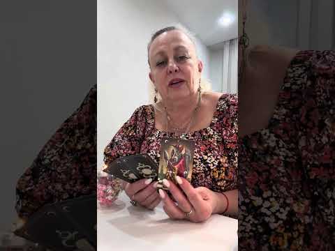 Видео: ЧТО ЕГО ПУГАЕТ И НЕ ДАЕТ ПОКОЯ……………