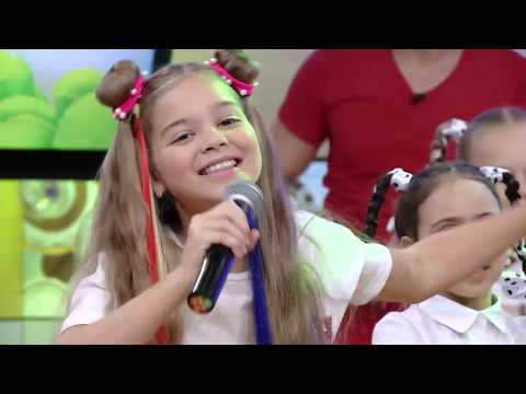 Видео: С добрым утром, малыши! - Артистка театра "Ералаш" Вероника Журавлёва в гостях у Хрюши