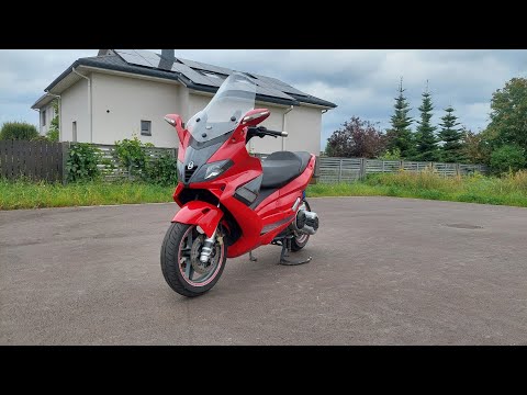 Видео: Gilera Nexus 500 Обзор скутера