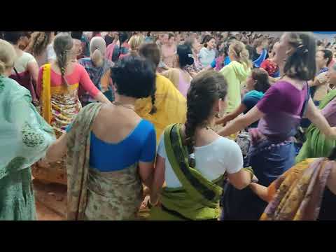 Видео: Бхакти Сангама 2021 Врадж Гопал пр. вечерний киртан