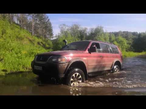 Видео: Mitsubishi и UAZ В поисках грязи и колпака.