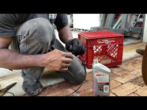 Видео: Проблема с ABS, STABILITRAK и антипробуксовочной системой на Chevrolet Suburban! Замена датчика с...