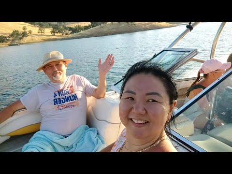 Видео: ДР Миши на Катере! ЧП Упали с Ватрушки, ПИТЬ За Рулём КАТЕРА НЕЛЬЗЯ! Торт, Пиньята, ПЕСНИ до 4 Утра!