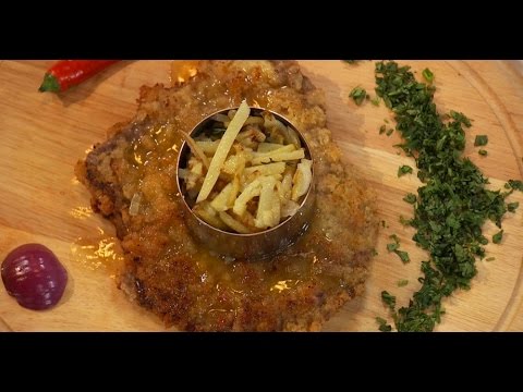 Видео: Венский шницель с жареным картофелем | Мясо. От филе до фарша