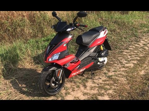 Видео: Aprilia SR50 R обзор и тест драйв