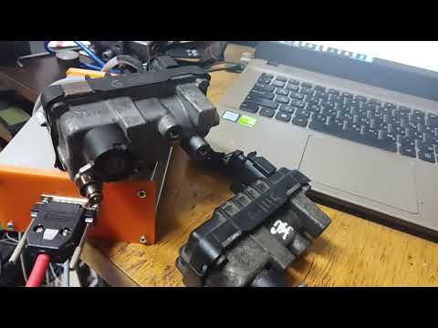 Видео: краткий обзор прибора для проверки актуаторов турбин HELLA  , Siemens Vdo , Mitsubishi Garret