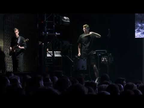 Видео: Shortparis. Гетто в озере. Фрагмент спектакля "Берегите ваши лица",  Гоголь-центр, 14.05.2022