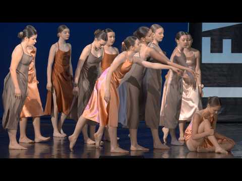 Видео: "Первая влюблённость". Современный танец. Возраст 14-16.