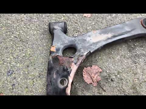 Видео: Меняем передний рычаг Smart Forfour 454