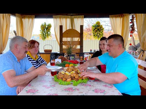 Видео: Готовим Ужин На Свежем Воздухе: Вкусное Блюдо В Казане На Костре!