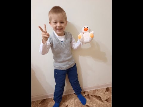 Видео: Безрукавка спицами для мальчика 3-4 лет (свяжет даже начинающий) (часть 2)