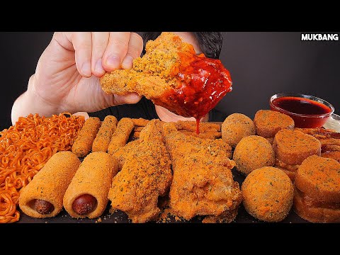 Видео: жареная курица и острая лапша BBURINKLE CHICKEN 🍗 FIRE NOODLES CHEESE BALL EATING ASMR MUKBANG