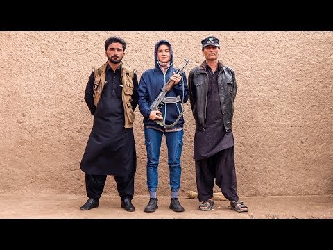 Видео: В Пакистан с девушкой. Опасный город Кветта. Неделя в полиции #2