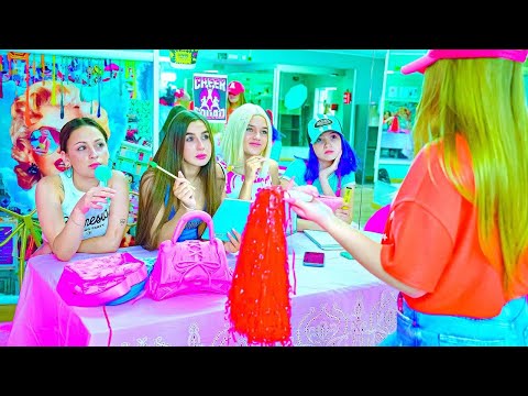 Видео: КАСТИНГ за популярни момичета 🐰 Кой ще бъде талисманът мажоретките Bunny? Забавна ситуация с Даяна