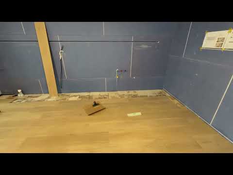 Видео: КАК УПАКОВЫВАЕМ ПОЛЫ | Укладка инженерной доски и сборка электрощитов в ЖК «RIVERSKY»  