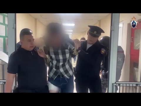 Видео: В Иркутске мужчина с ножом напал на врачей клинической больницы № 8, двое в тяжелом состоянии