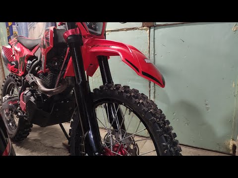 Видео: FXMOTO 300: правильная защита перьев)