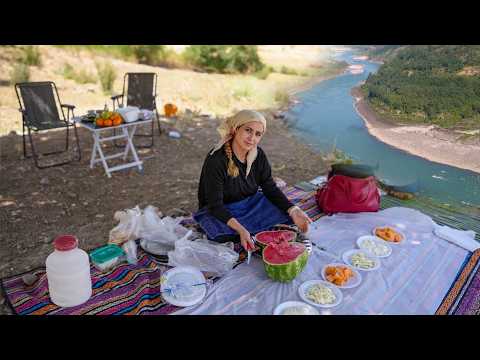 Видео: Пикник на природе 😍 и приготовление мяса на гриле 🍖 у реки