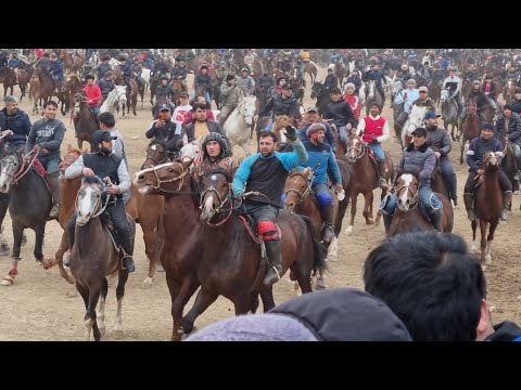 Видео: Бузкаши дар Хисор 9-март Асо чавондоз бо аспи бо лакаби СПАРТАК . АСПИ АНУШЕРВОН