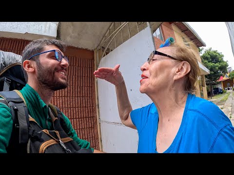 Видео: Антигуа, самый красочный город Центральной Америки