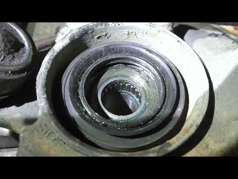 Видео: Nissan elgrand e50. Замена игольчатого подшипника в ступице.