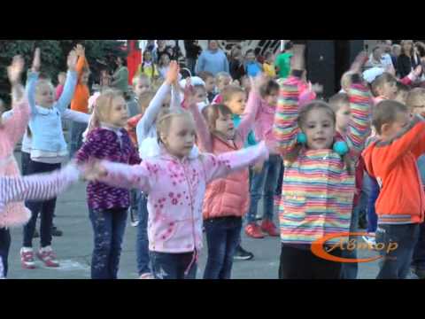 Видео: День знаний - 2015. Флэшмоб - Детские сады