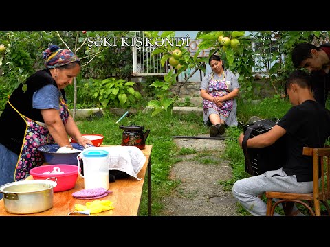 Видео: Мы поднялись на гору в село Киш, чтобы испечь на обед омлет из шекинского тандырного хлеба