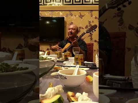 Видео: Вот так надо играть на гитаре!!!