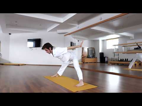 Видео: Йога Короткий комплекс . Средний уровень Алексей Куяшов