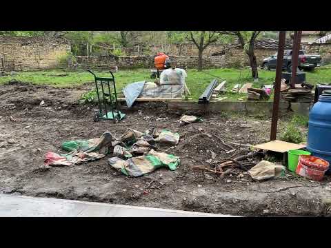 Видео: Жизнь в болгарском селе. Ставим летнюю кухню. Фундамент и сколько стоит железо и цемент. Весна 2023