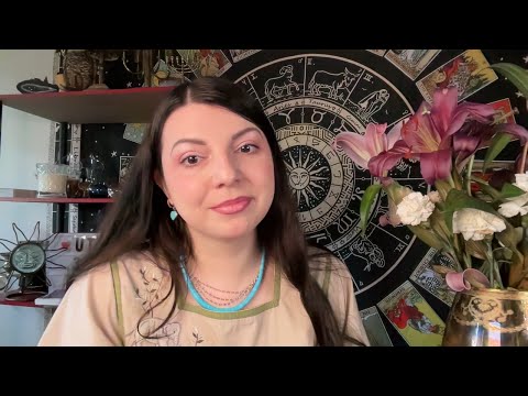 Видео: Счастлив ли он в личной жизни? Таро Юлия Петрова Прямые Эфиры