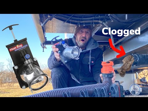 Видео: Как прочистить бак для серой воды с помощью Flush King